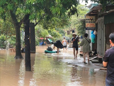 View - 	Mực nước sông Hồng đang rút sau khi đạt đỉnh